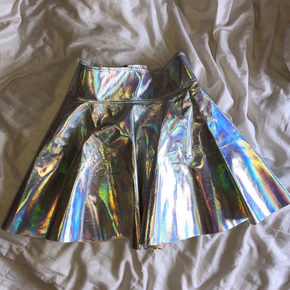 ⭐️SILVER HOLOGRAPHIC SKIRT🦄